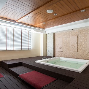 Sauna & Jacuzzi 